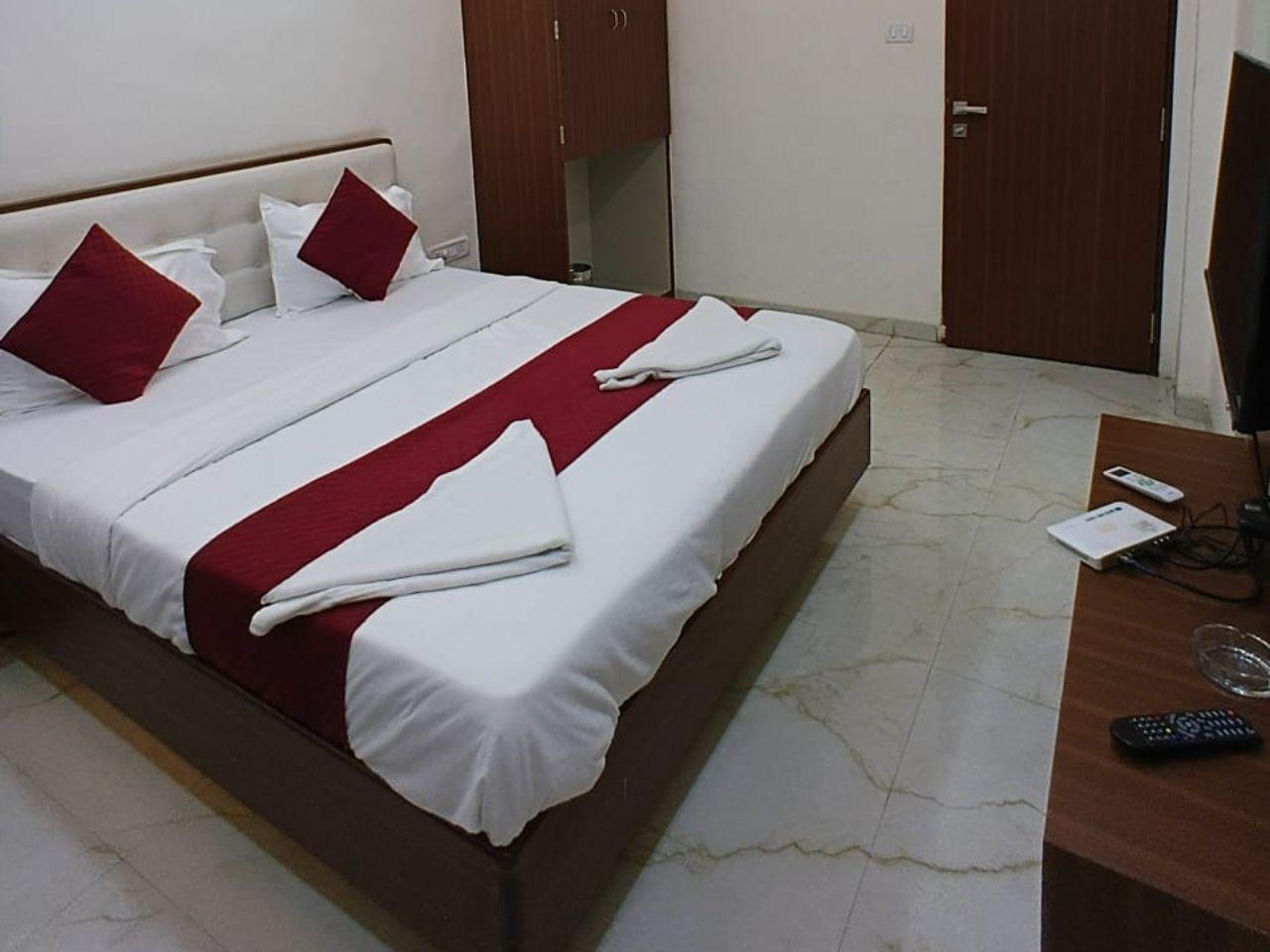 Hotel Yashmer in Navi Mumbai