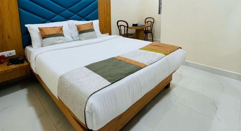 Hotel Riverside Retreat in Thane