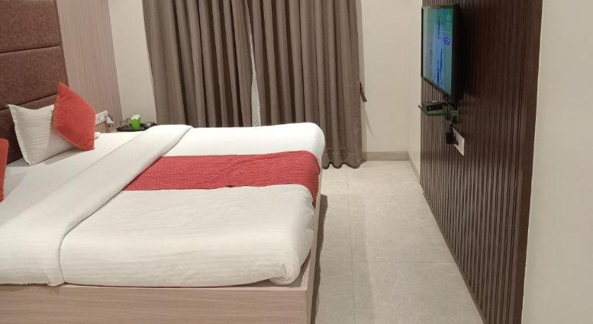 Hotel Rajshree in Ahmednagar