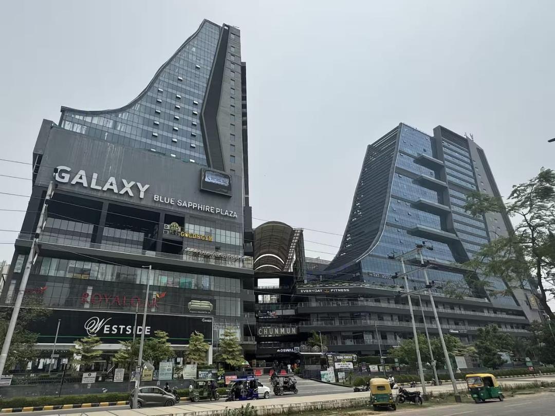 Nabhay Jacuzzi Suites in Noida
