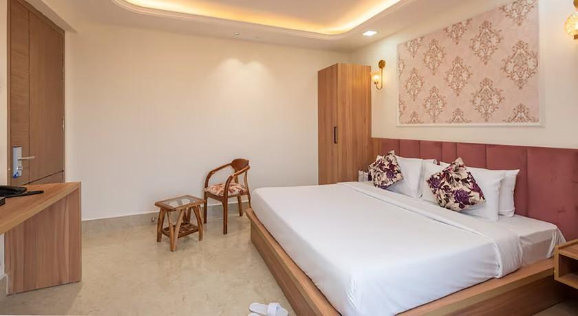 Qotel Signature - Golf Course Road in Gurgaon