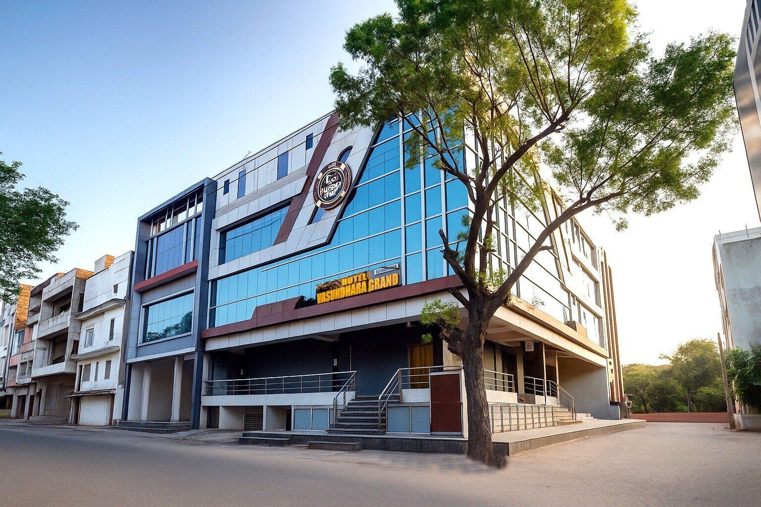 Hotel Vasundhra Grand in Ghaziabad
