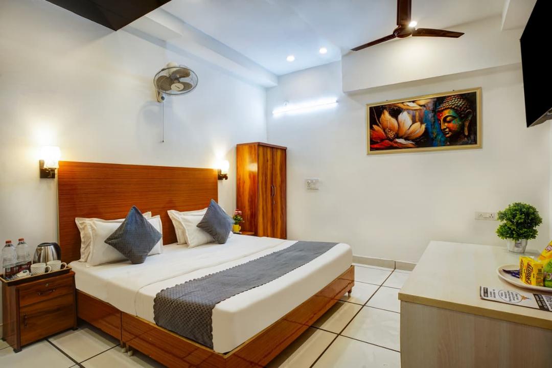 Hotel White in Ghaziabad