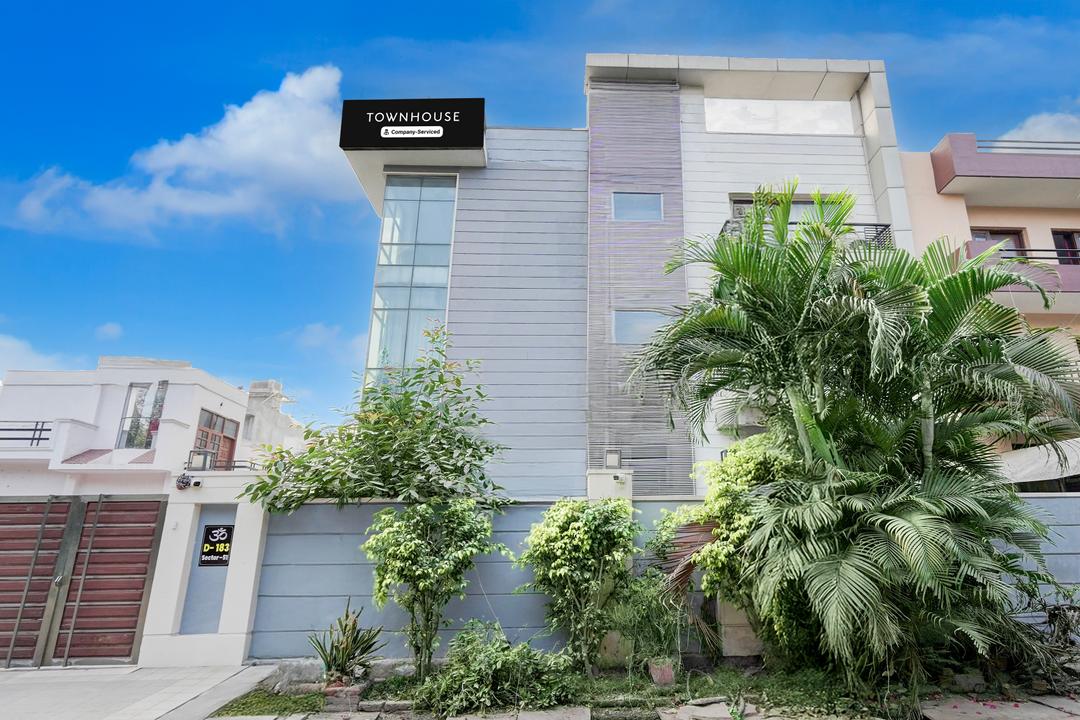 Super Townhouse Sector 51 Noida Near Metro Station in Noida