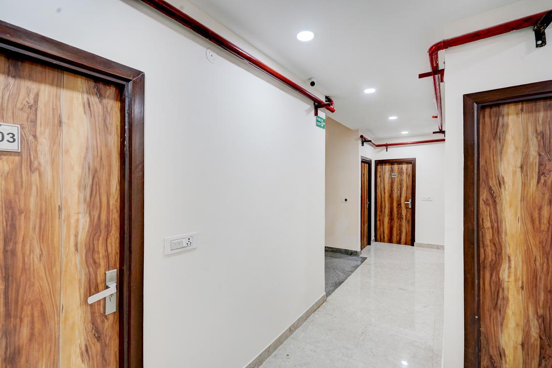Super Collection O Karkardooma Court Metro Station Formerly Hotel Lotus in Delhi