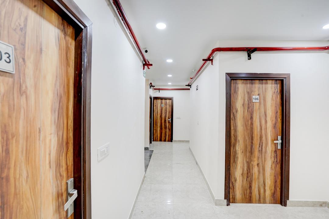 Super Collection O Karkardooma Court Metro Station Formerly Hotel Lotus in Delhi