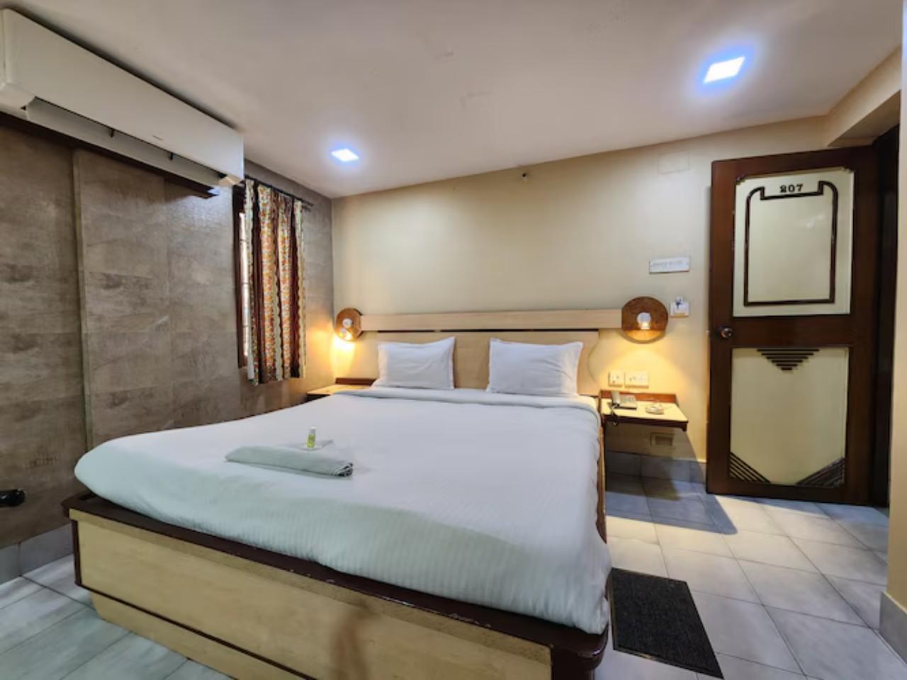 Hotel Pushpak International in Kolkata