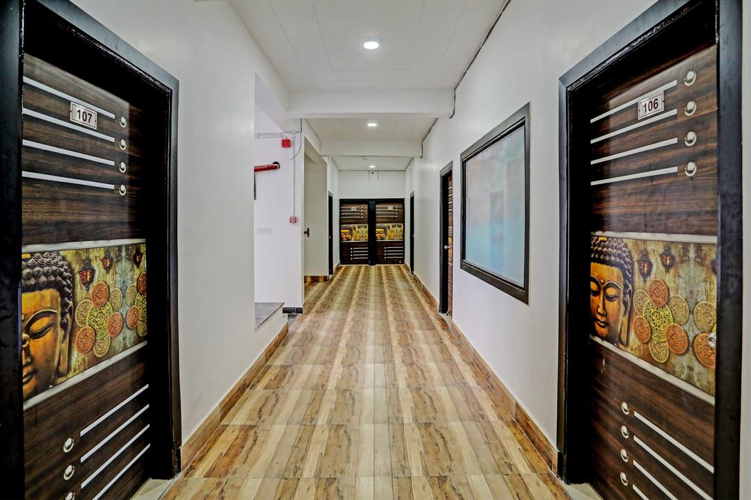 Super Collection O Sector 55 Noida Near Noida Stadium in Noida